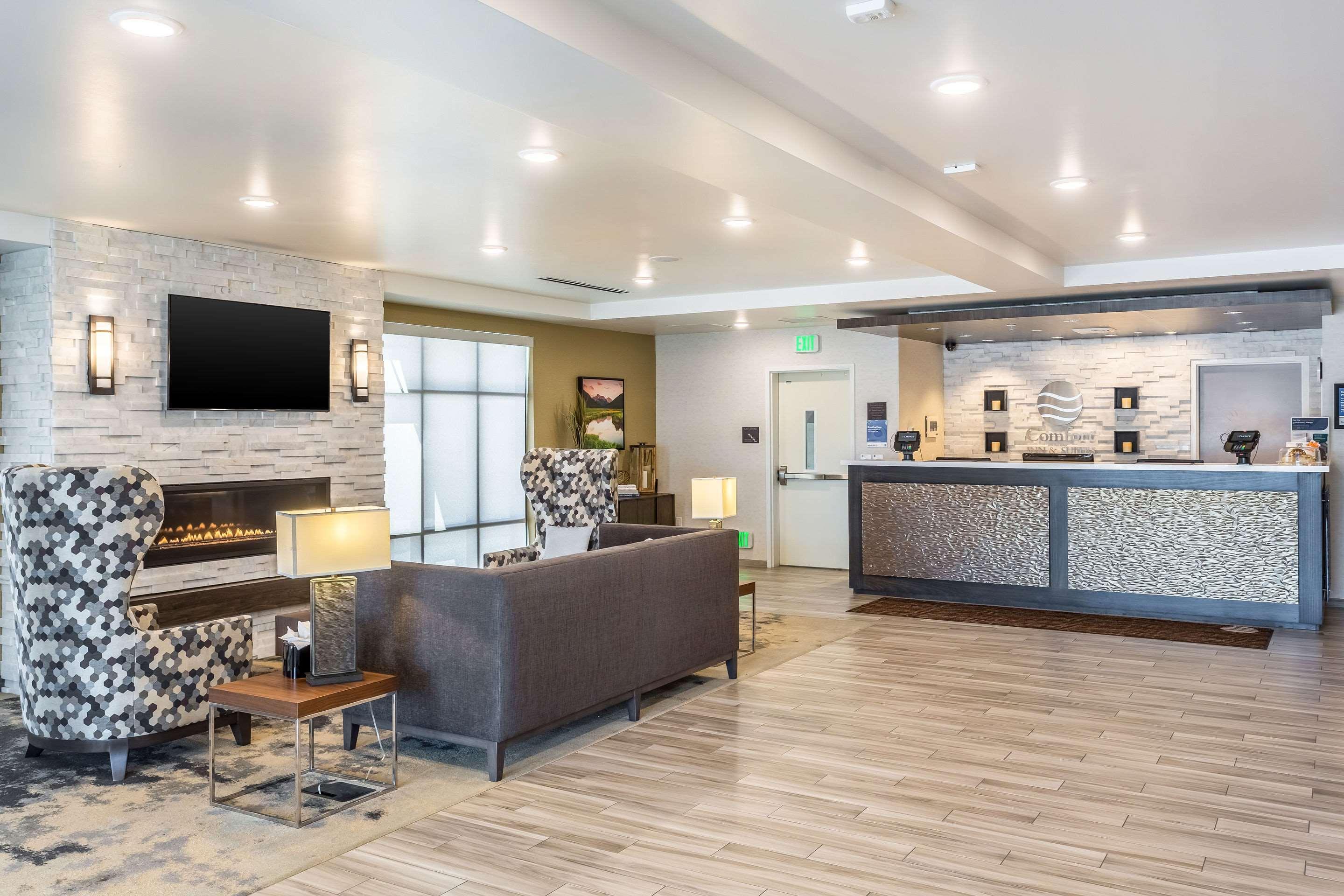 Comfort Inn & Suites Salt Lake City Airport Екстериор снимка