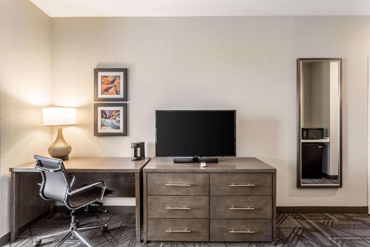 Comfort Inn & Suites Salt Lake City Airport Екстериор снимка